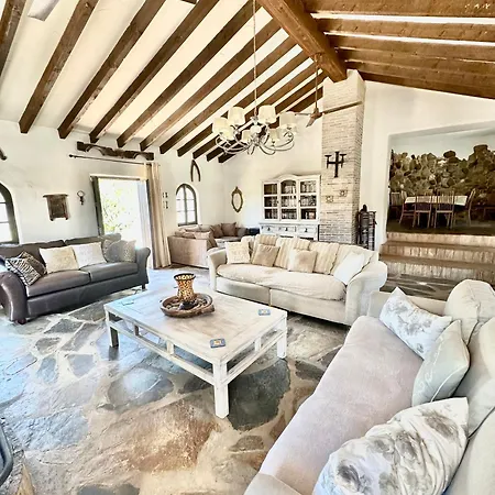 Villa Cortijo Cuscurro *